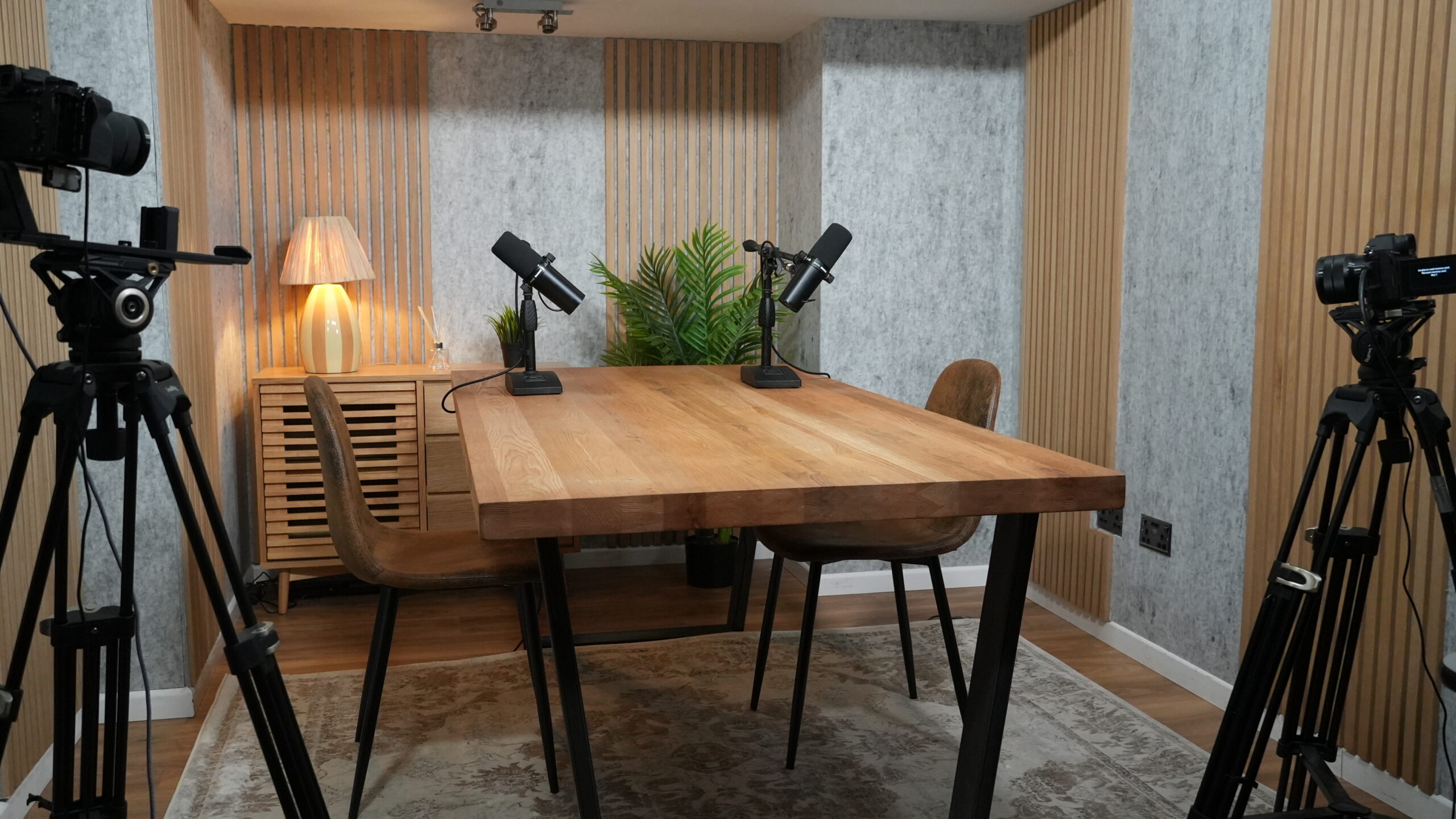 Premiere Podcast Studios_Desk_2 Person
