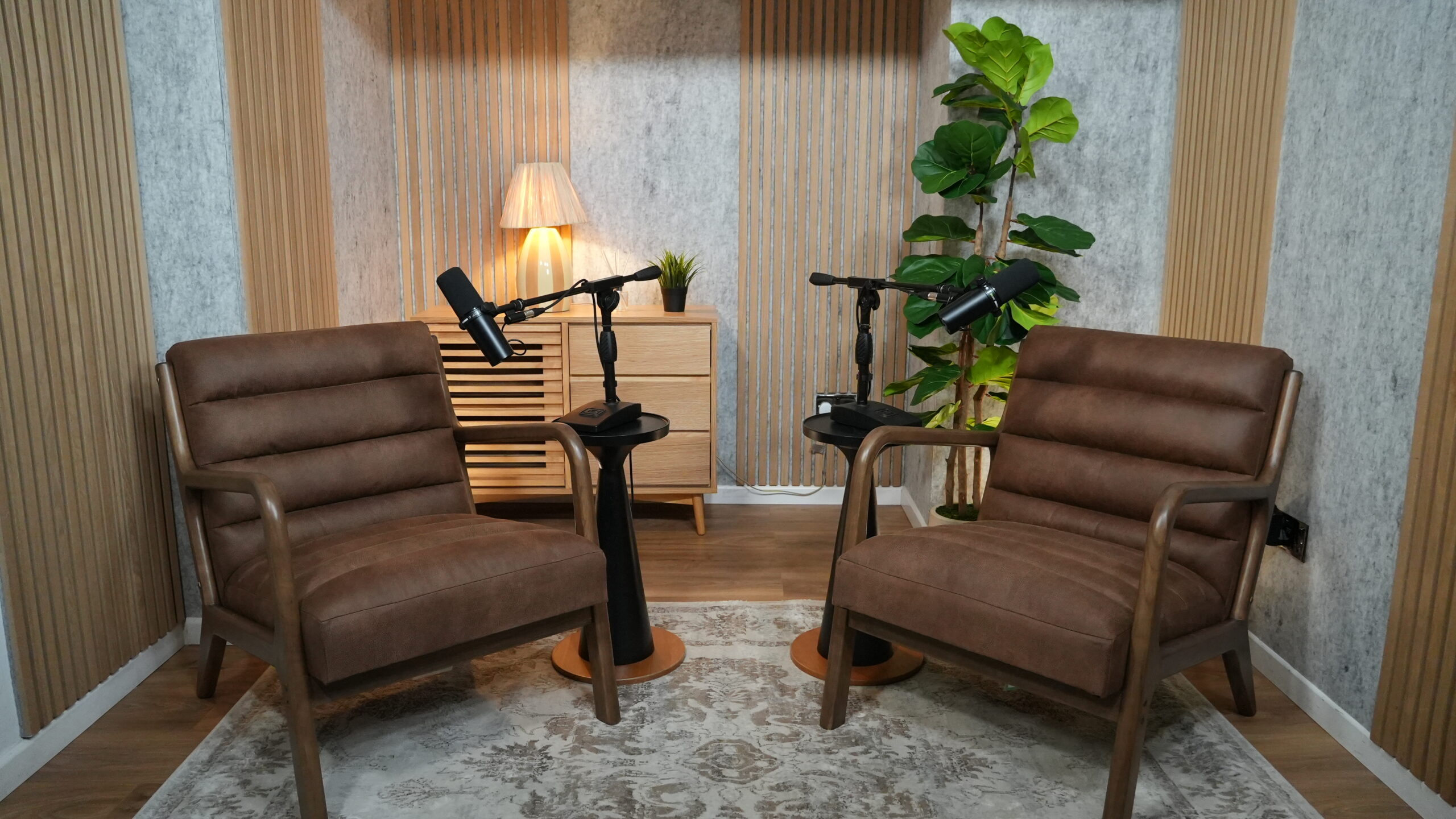 Premiere Podcast Studios_Fireside_Leather Chairs